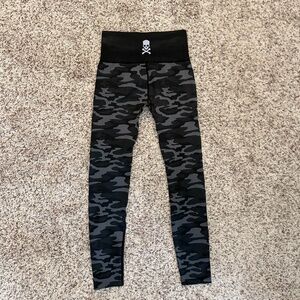 SoulCycle Camo Leggings XS Black Gray Camouflage High Rise Workout Pants